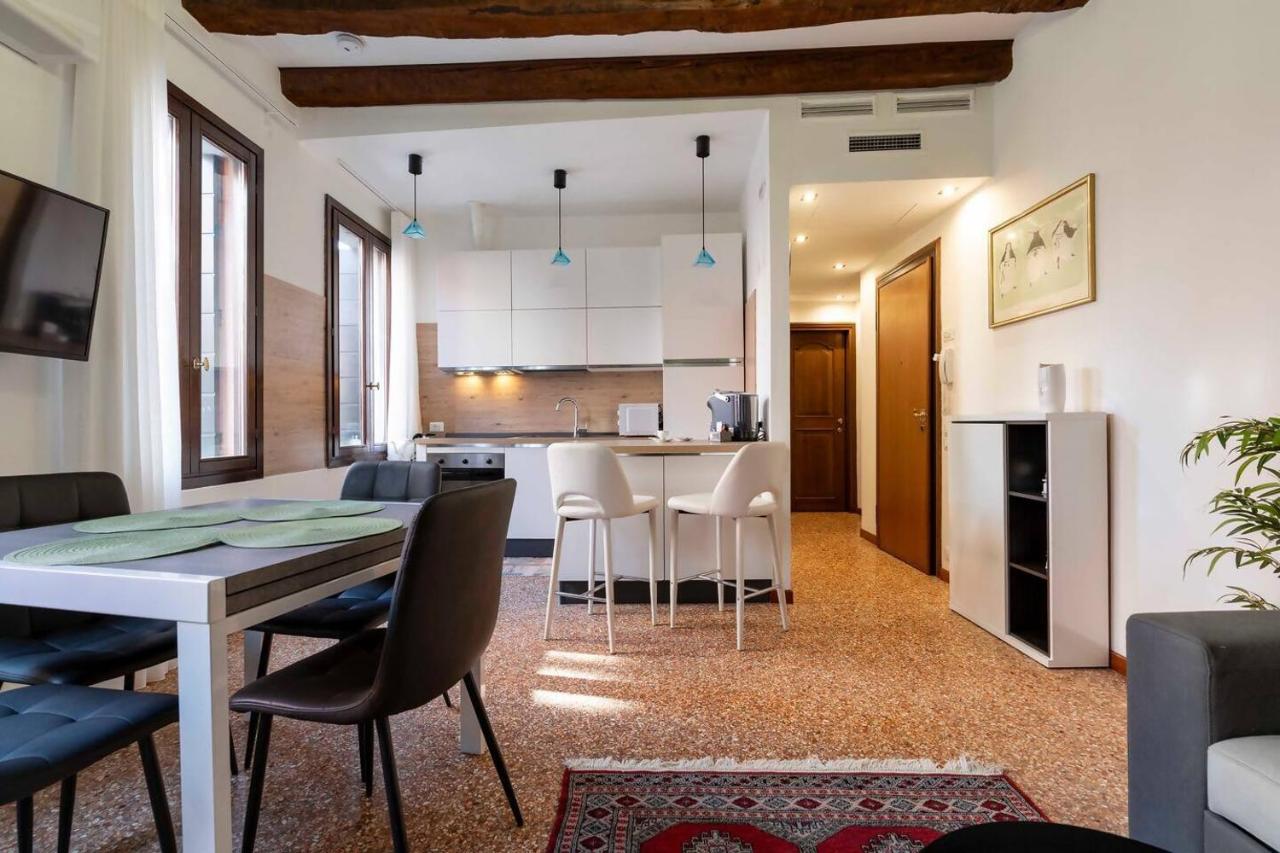 Pozzo d’ oro apartament 2 canal view primo piano - 4