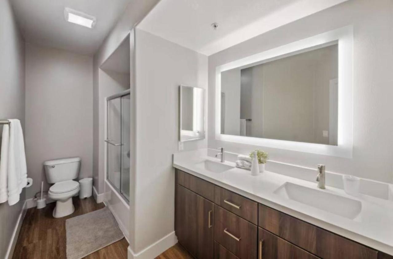 Beverly Hills Luxury, 2 Bedrooms, 2 Baths, Gym, Pool, Jacuzzi, Parking! - 3