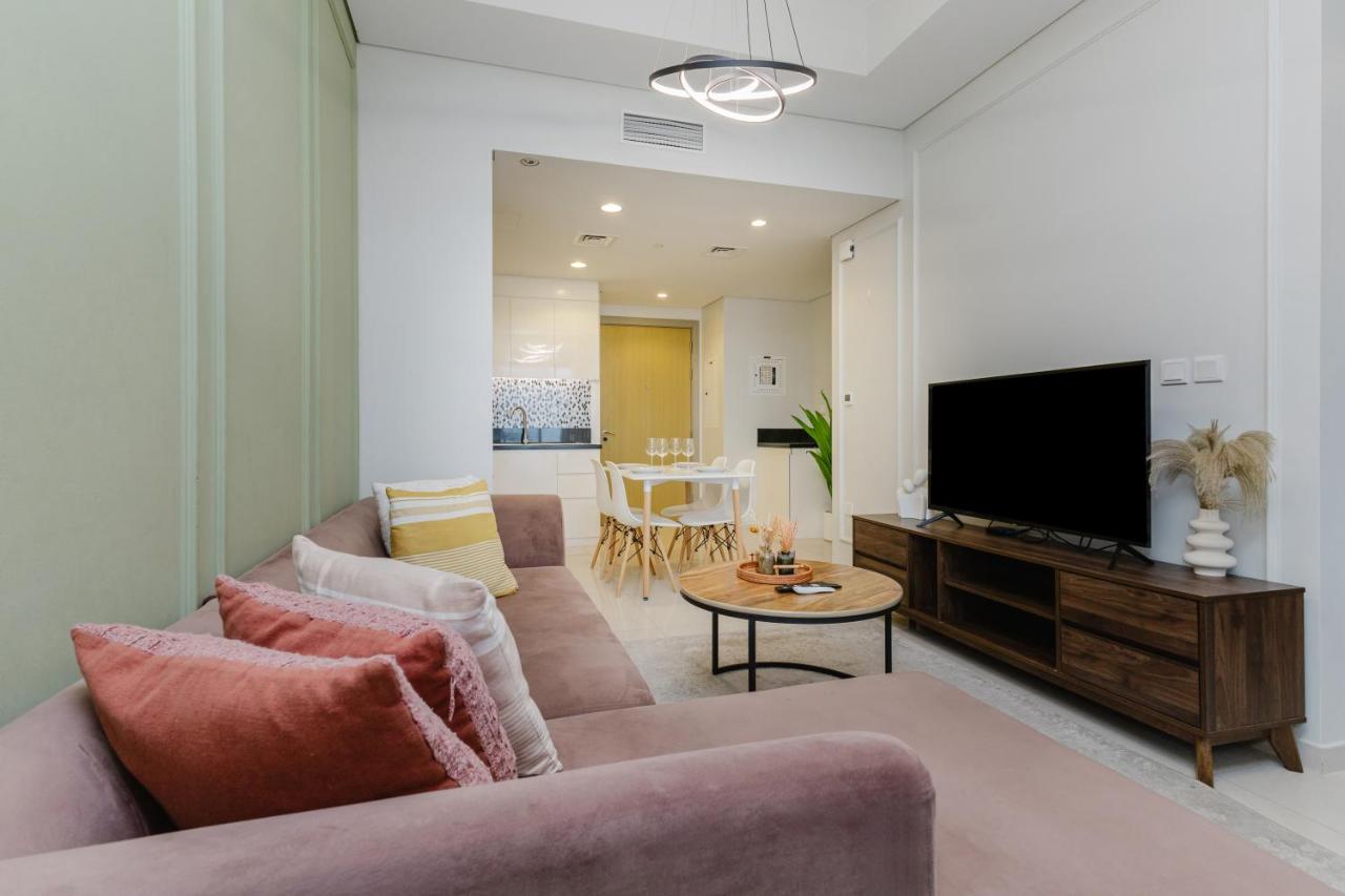 Spacious 2BR with Maid Room High Floor and Work Desk - 5