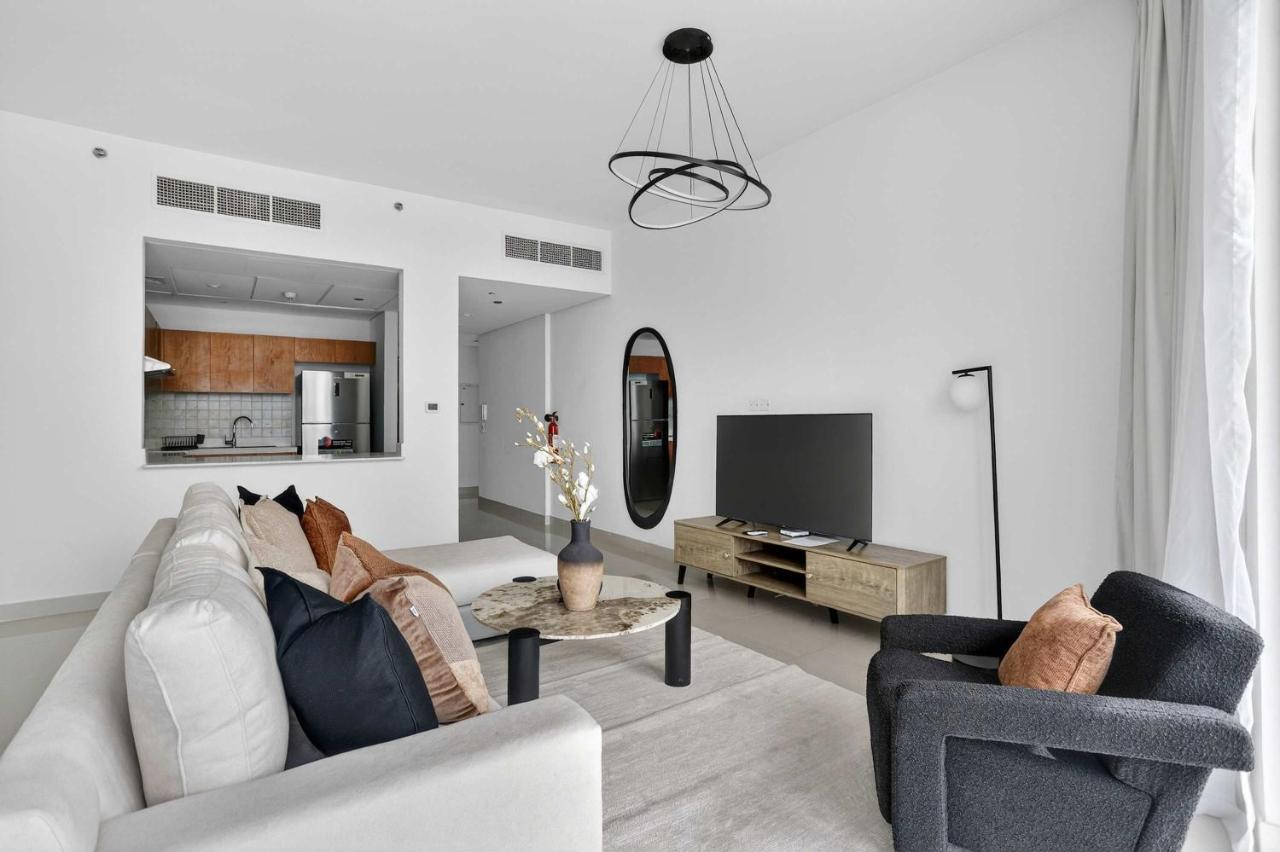 Silkhaus Vacation Homes Premium 2BDR in Julphar Near Reem Park - 5