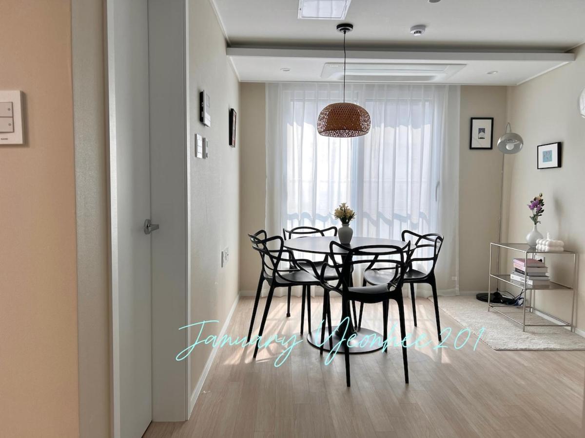201 Newly Opened Yeonnam Hongdae 5 minutes airport bus Yeonhui 4person studio sunny and quiet stay