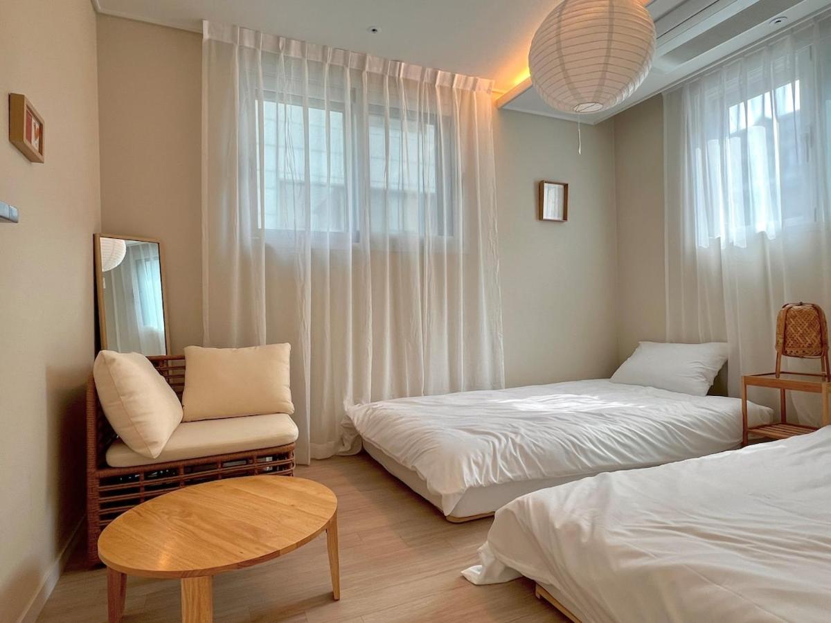 201 Newly Opened Yeonnam Hongdae 5 minutes airport bus Yeonhui 4person studio sunny and quiet stay - 2