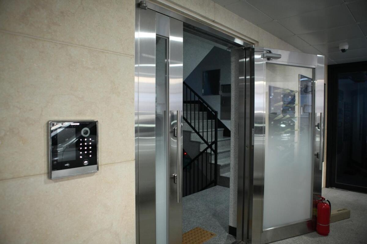 301 Newly Opened Yeonnam, Hongdae 5 minutes Airport bus Yeonhui Private 4-person room Wood-finished, bright space - 5