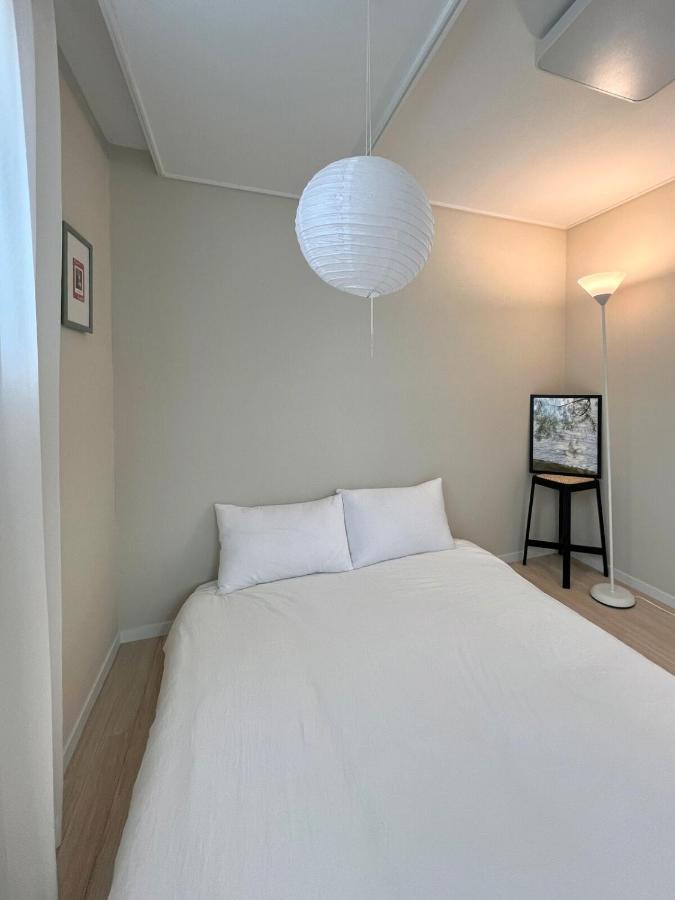 301 Newly Opened Yeonnam, Hongdae 5 minutes Airport bus Yeonhui Private 4-person room Wood-finished, bright space - 2