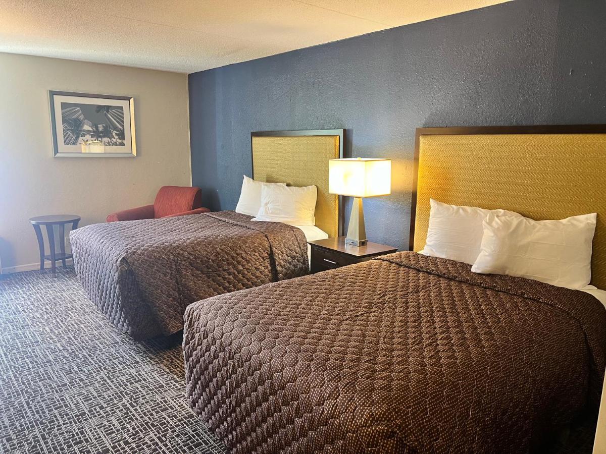 University Inn & Suites — photo 13