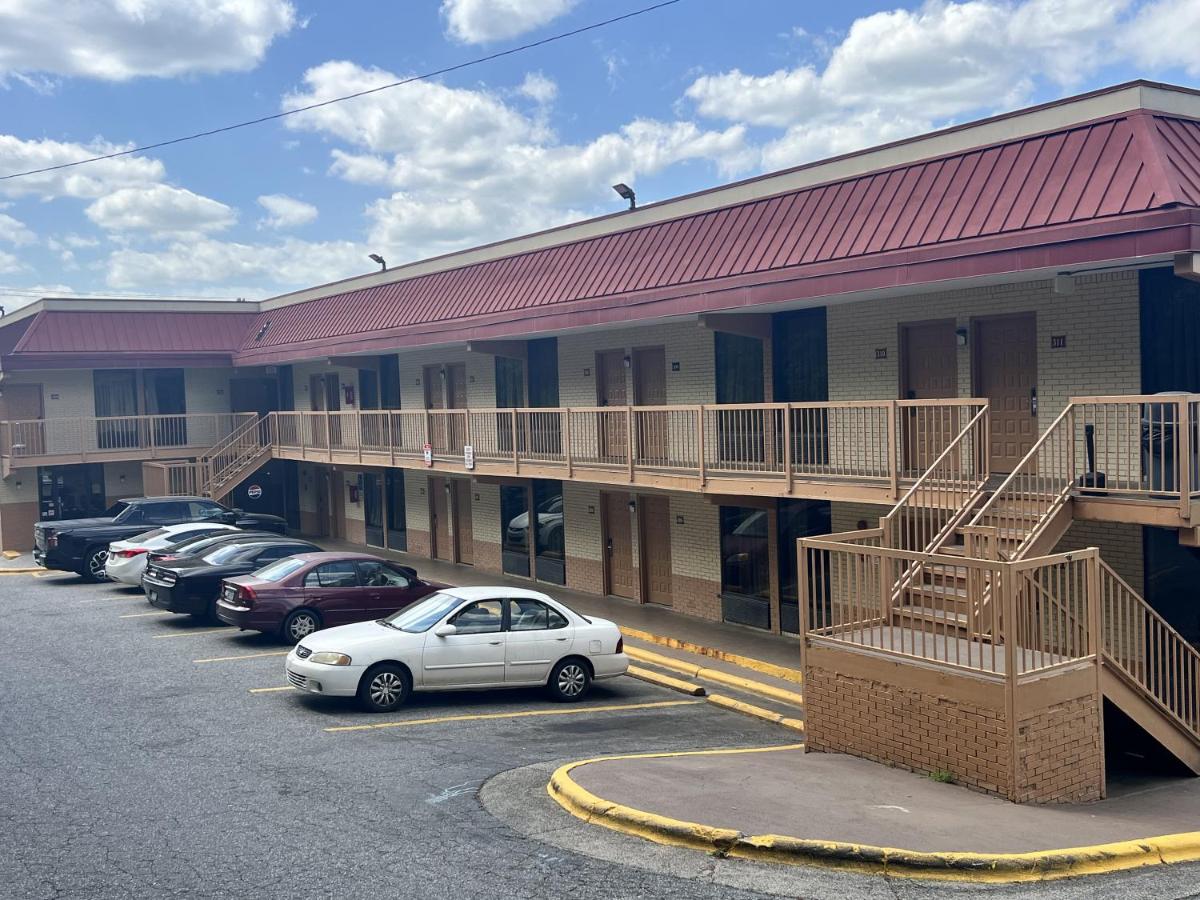 University Inn & Suites — photo 7