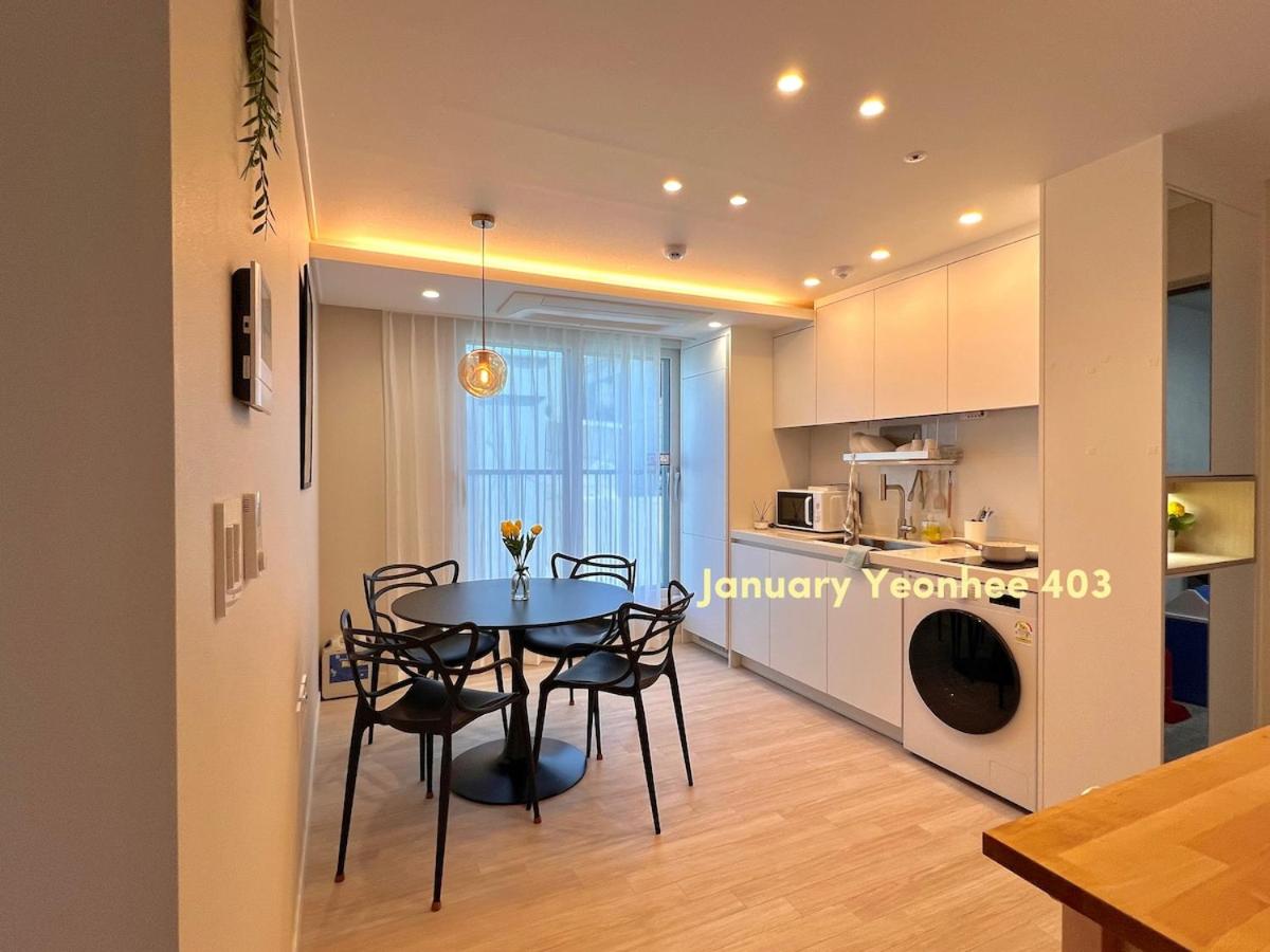 403 Newly Opened Yeonnam, 5 minutes from Hongdae airport bus Yeonhui private 4person studio modern wood black