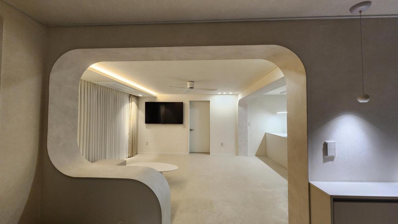 HONGDAE Private House 6Room 4Bath 10beds - 3