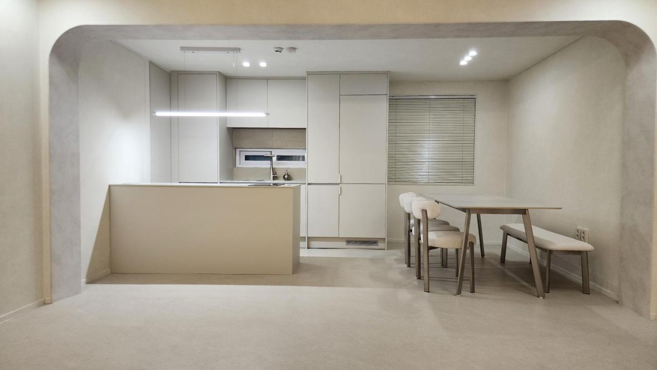 HONGDAE Private House 6Room 4Bath 10beds - 4