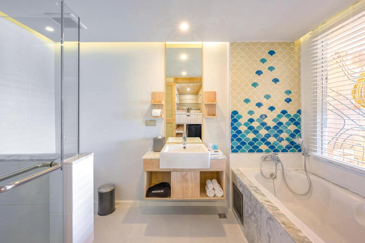 LIV Hotel Phuket Patong Beachfront - 3