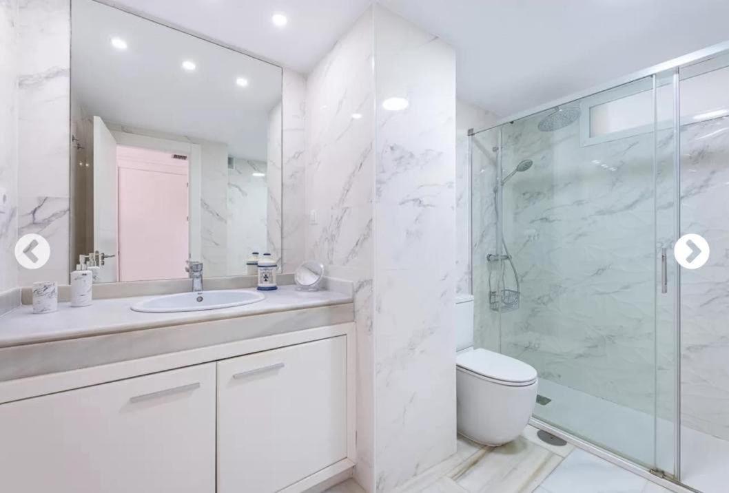 Luxury seafront flat in Puerto Marina - 2