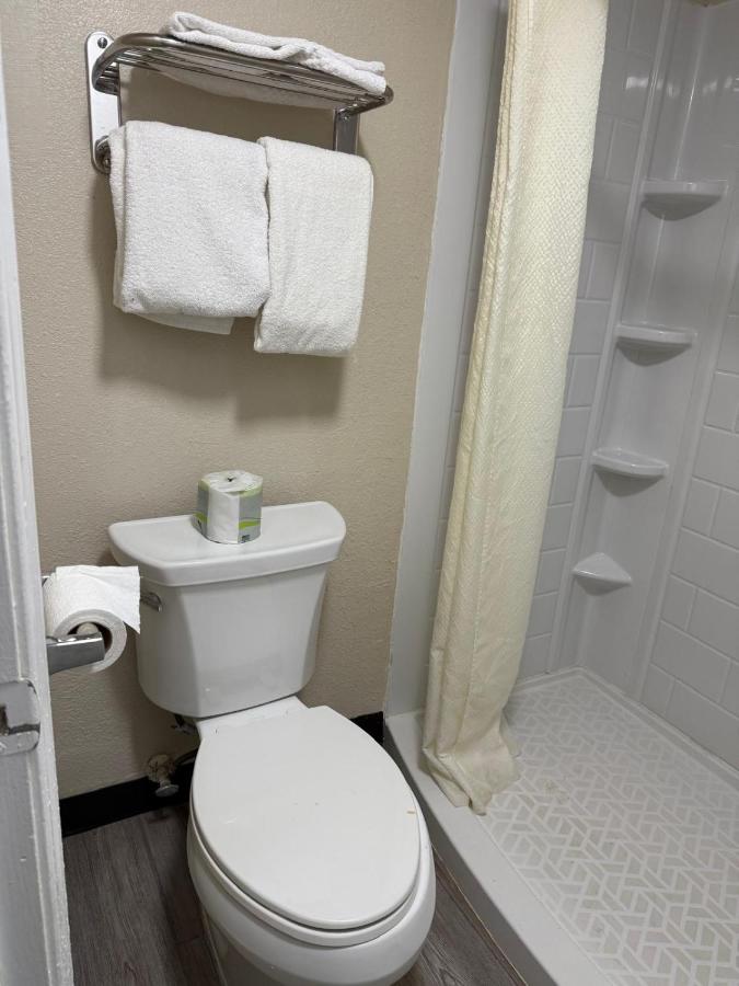 STUDIOS & SUITES 4 LESS CHESAPEAKE — photo 10