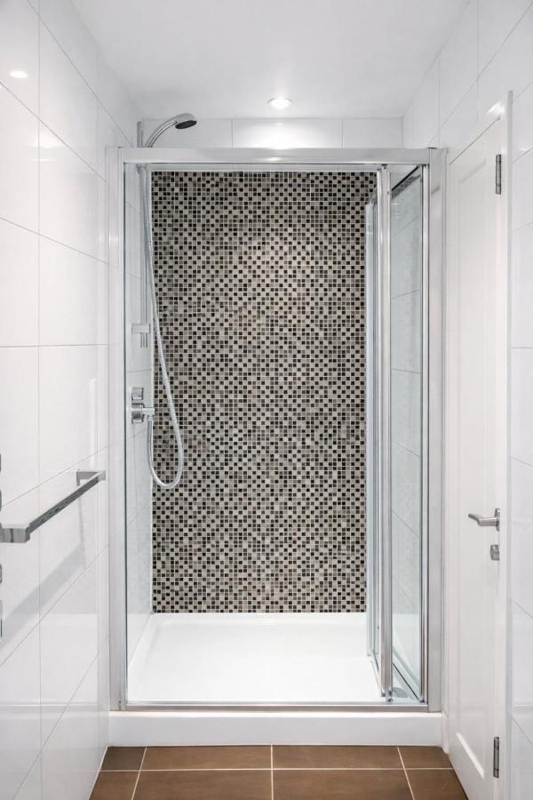 VI&CO - Chic Urban Oasis - Spacious 1BR Flat in Soho, 1st Floor - 3