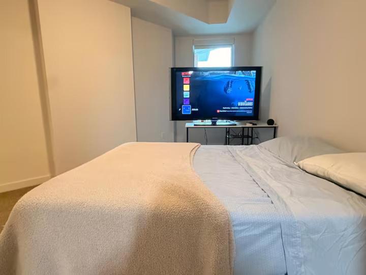 Downtown Austin 2 Bedroom & Sofa Bed Apartment Near Rainey Street and Lady Bird Lake - 2