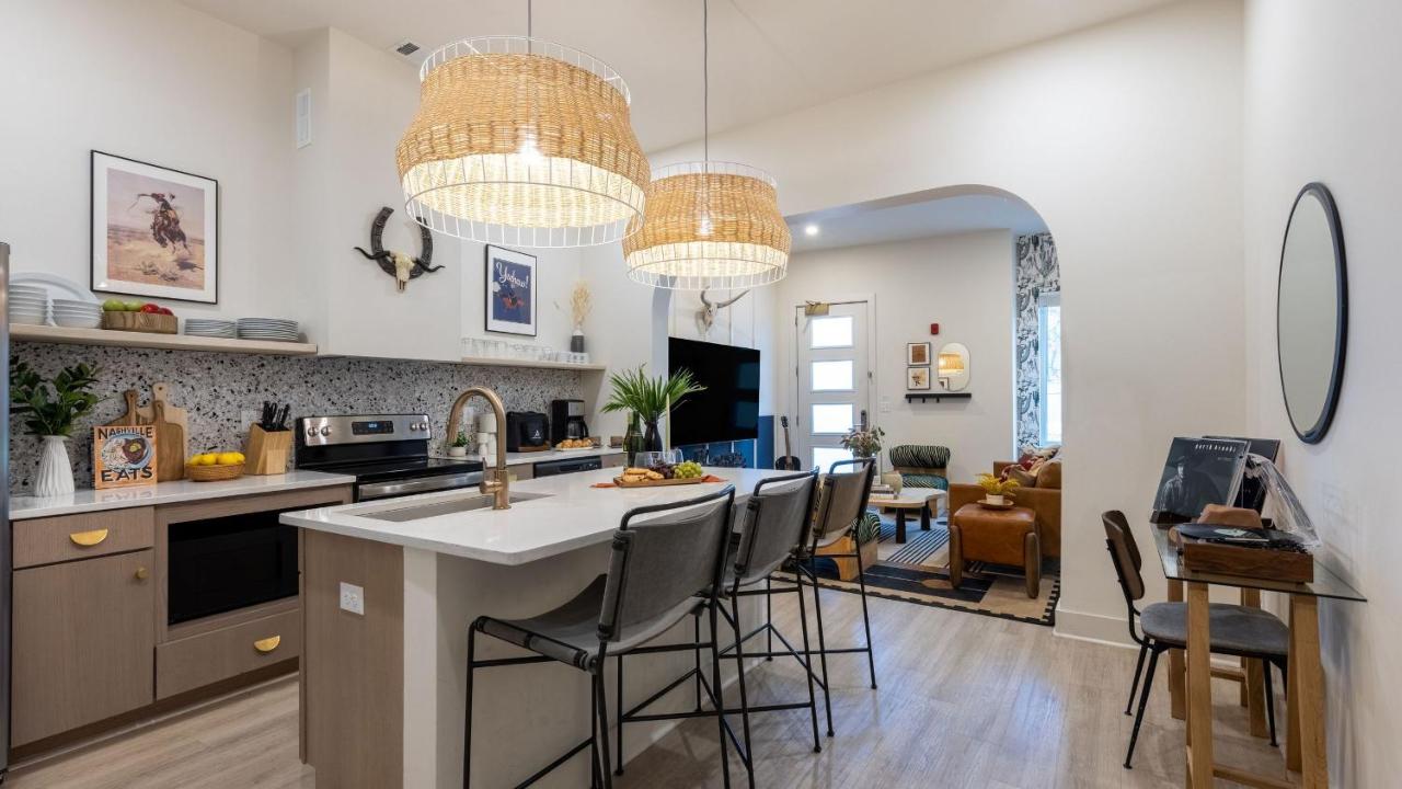 Outrider Buyout - 2 Units Steps to the Action - 4