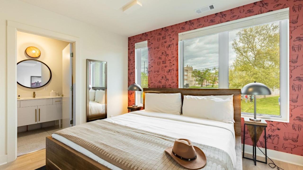 Outrider Buyout - 2 Units Steps to the Action - 2