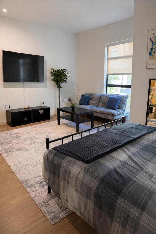 Luxury Hollywood Blvd Studio With Parking - 5