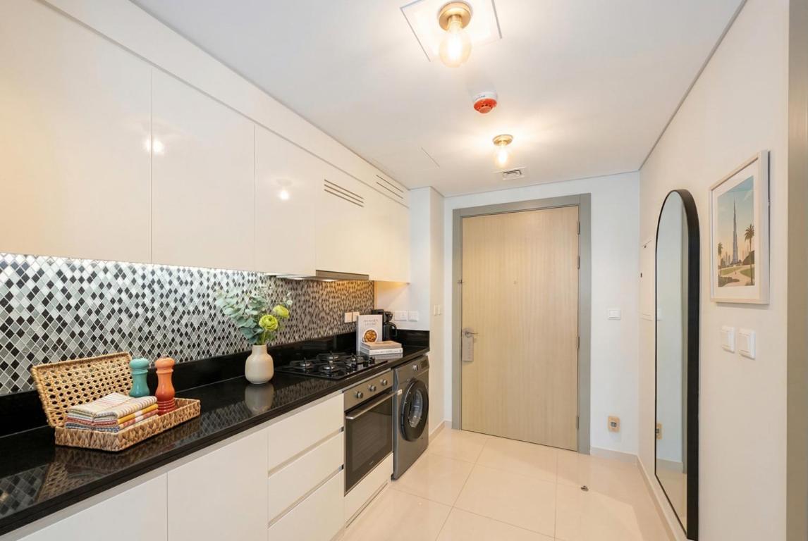 Bright, Airy Studio with Contemporary Vibes - 4