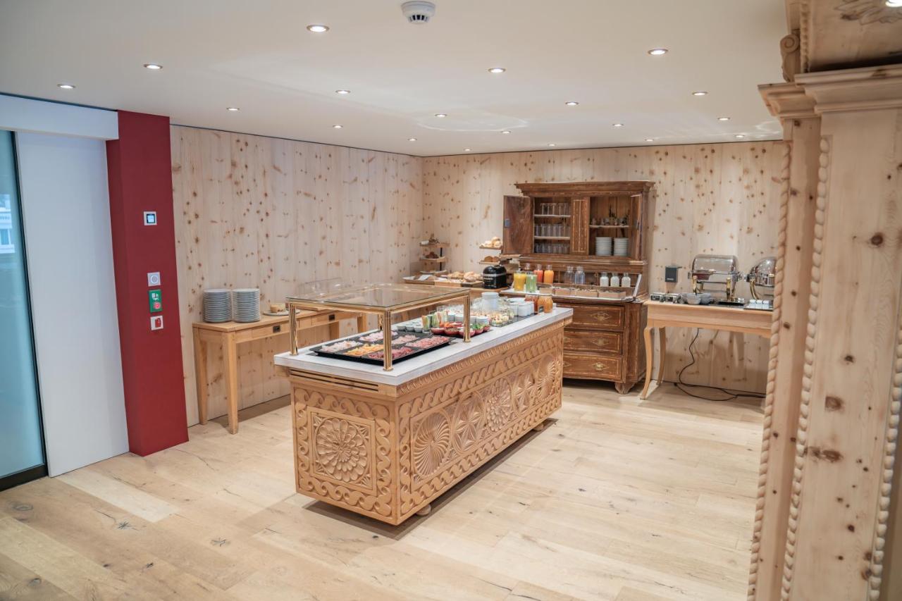 Swiss Alpine Hotel Allalin - 4