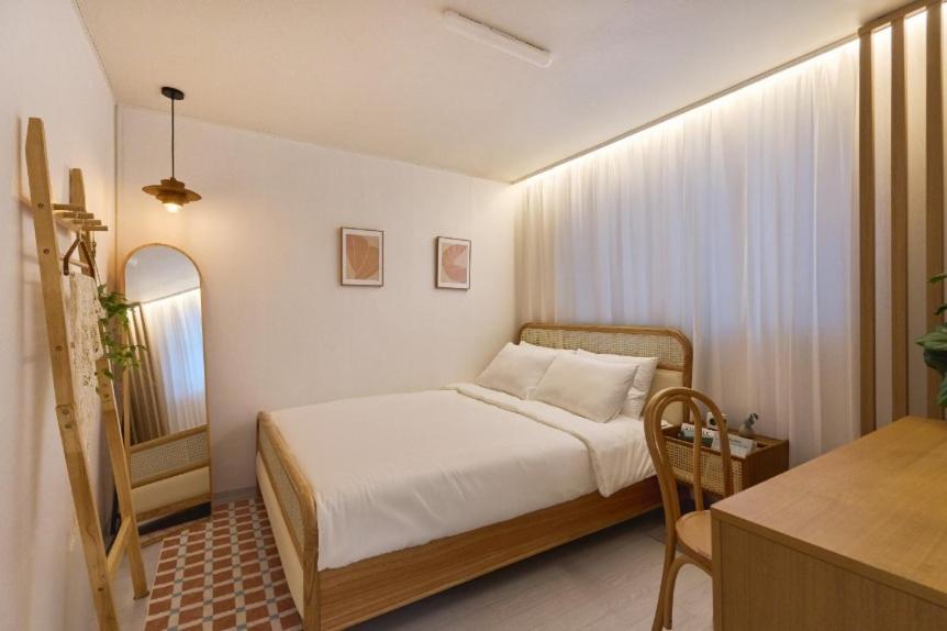 Cozy Stay near Hongdae & Yeonnam, 10min to Subway - 5