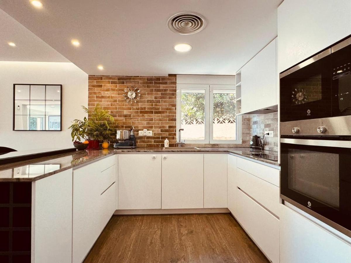 Sea view beachfront villa with pool - 2