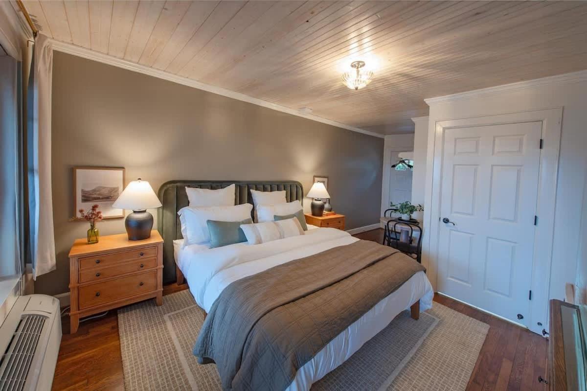 Image: Historic Riverview Inn Two