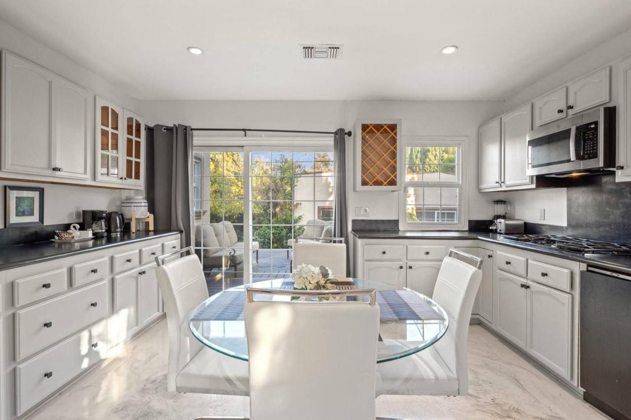 Beverly Hills Main House 3BR Hot Tub - 4