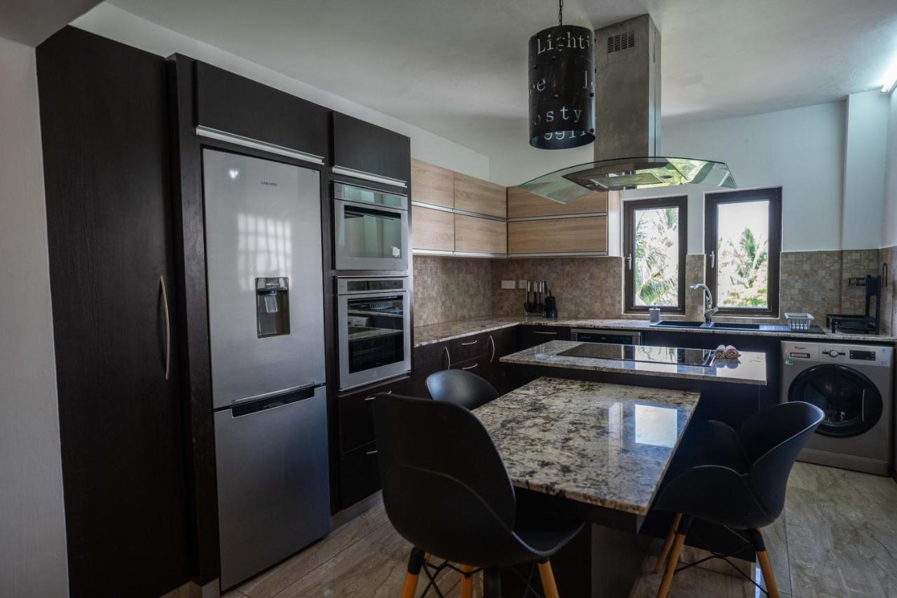 Beach Access Apartment with Sea View and Garden - 4