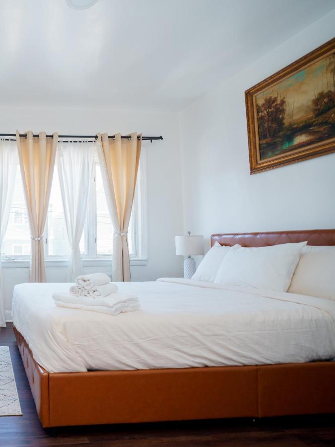 Stylish and Bright Stay with Free Parking 15 Min to NYC - 2