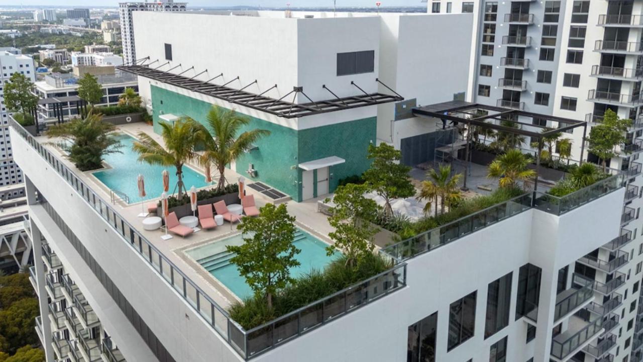 C1615 Serene Downtown Escape with Balcony and Pool in Miami Downtown - 2