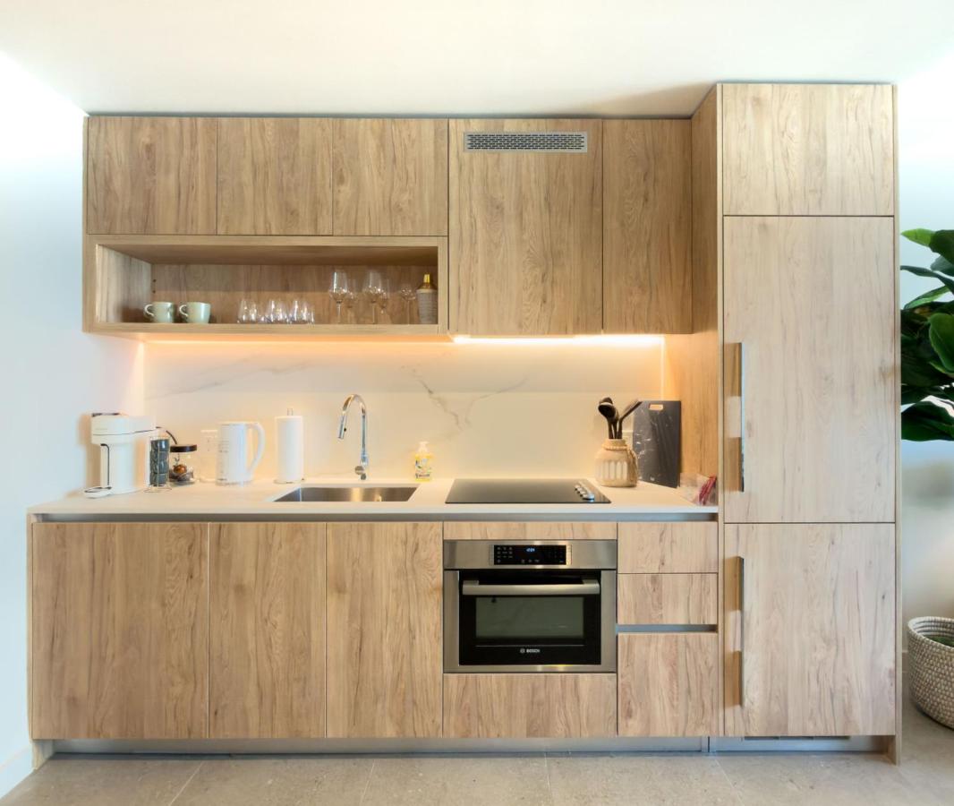 C1611 Modern Boho Retreat with Pool and City Views in Miami Downtown - 2