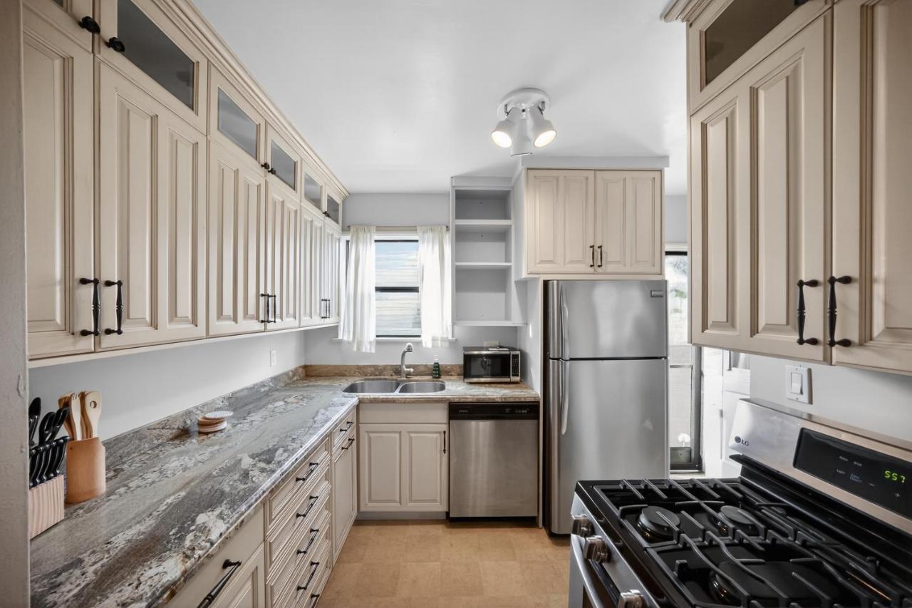 Stylish Suites 10 min to UCLA & Santa Monica - 4