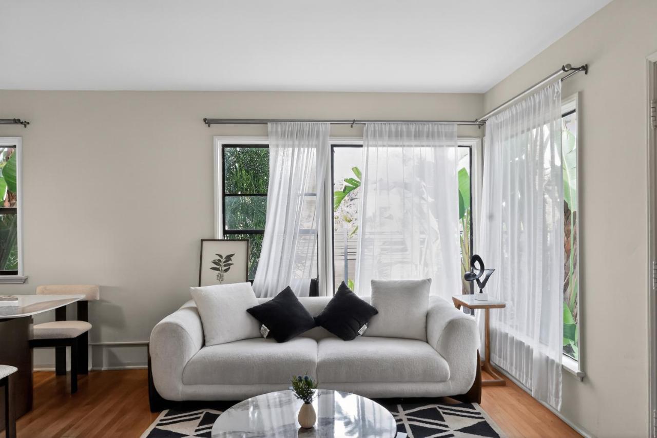 Stylish Suites 10 min to UCLA & Santa Monica