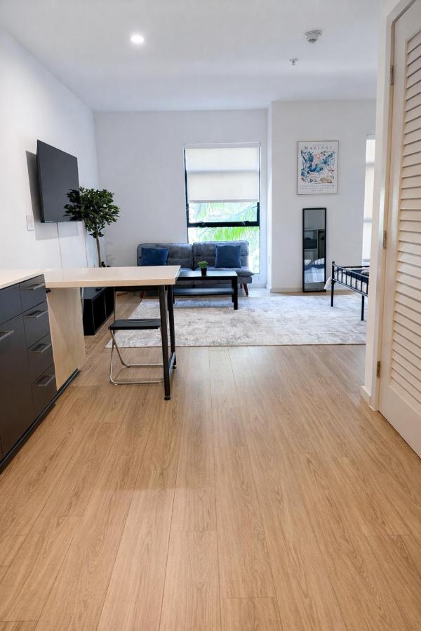 Luxury Hollywood Blvd Studio With Parking