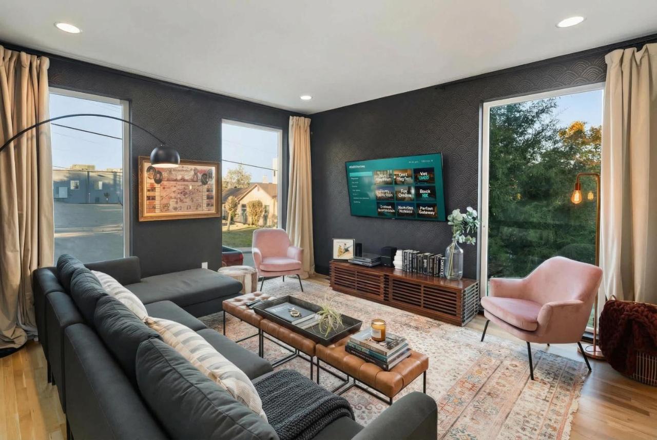 Luxury Retreat - Double Rooftop Deck & Game Room - 3