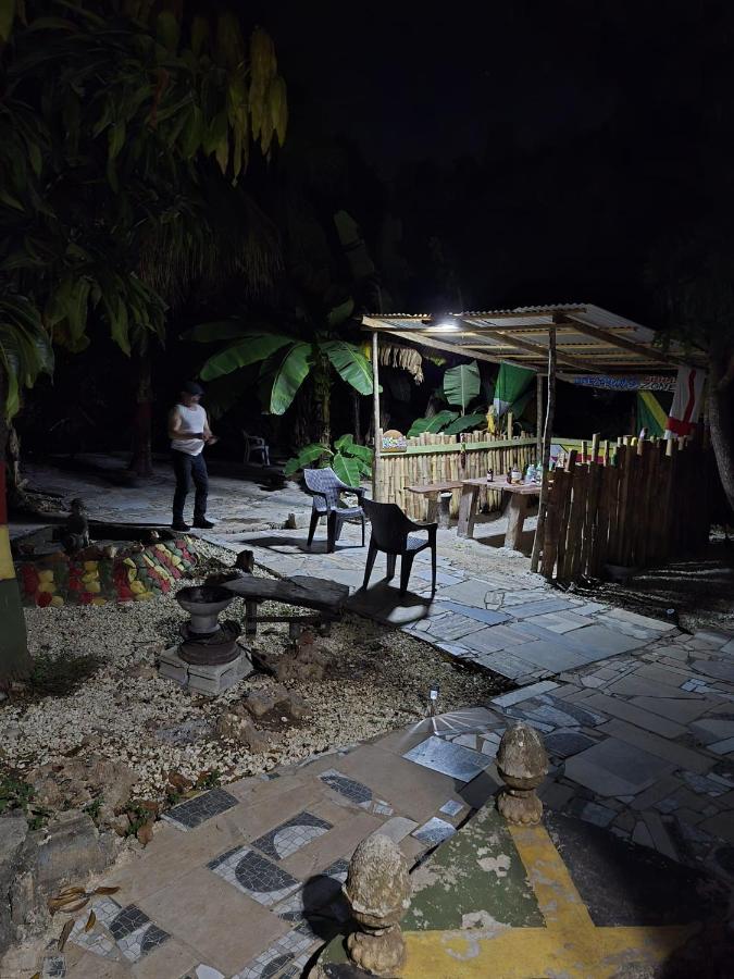 INEZ ROOTs BACKPACKERS HOSTEL - 4