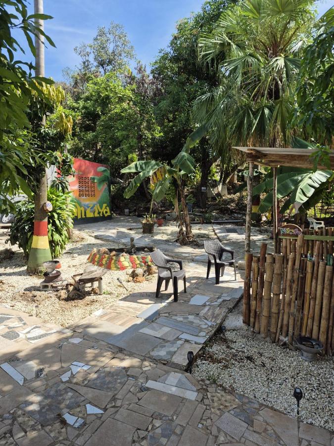 INEZ ROOTs BACKPACKERS HOSTEL - 2