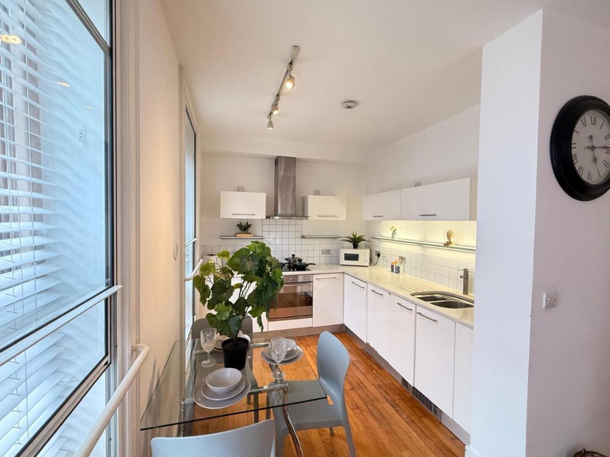 2 Bedroom Flat near King's Cross Station - Central London Stay - 4