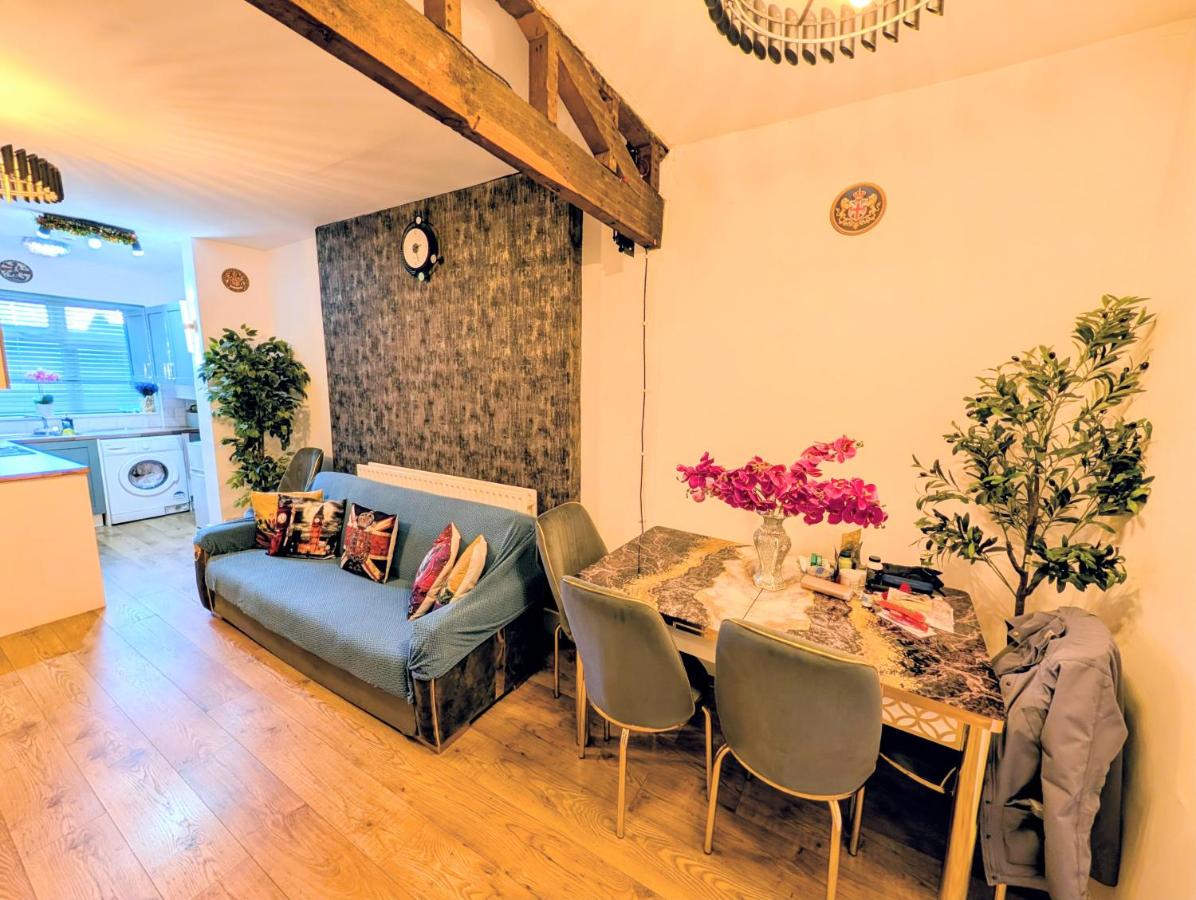 London 2 bedroom Westminster borough apartment with Skysports and Netflix