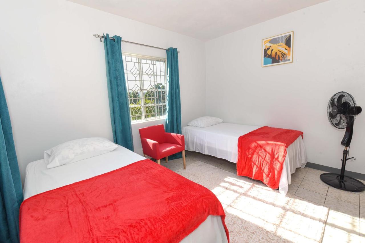 Comfy Seaview 2 Bedroom Apartment, Montego Bay, AC, Beach - 2