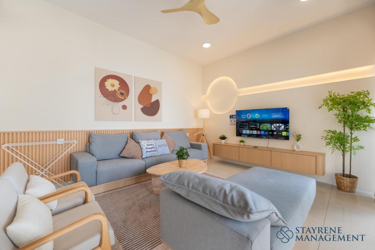 Country Garden Danga Bay Sea View Homestay by Stayrene - 4