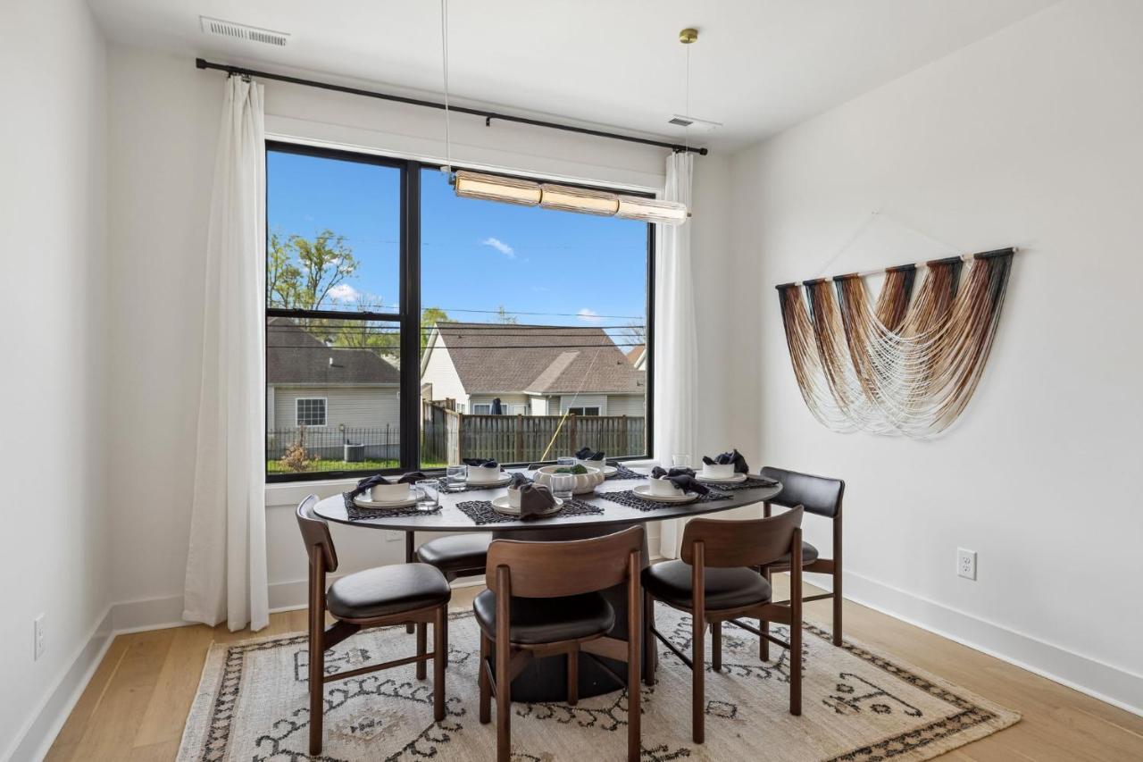 Stylish 3-Story Townhome Hot Tub & Fireplace - 3