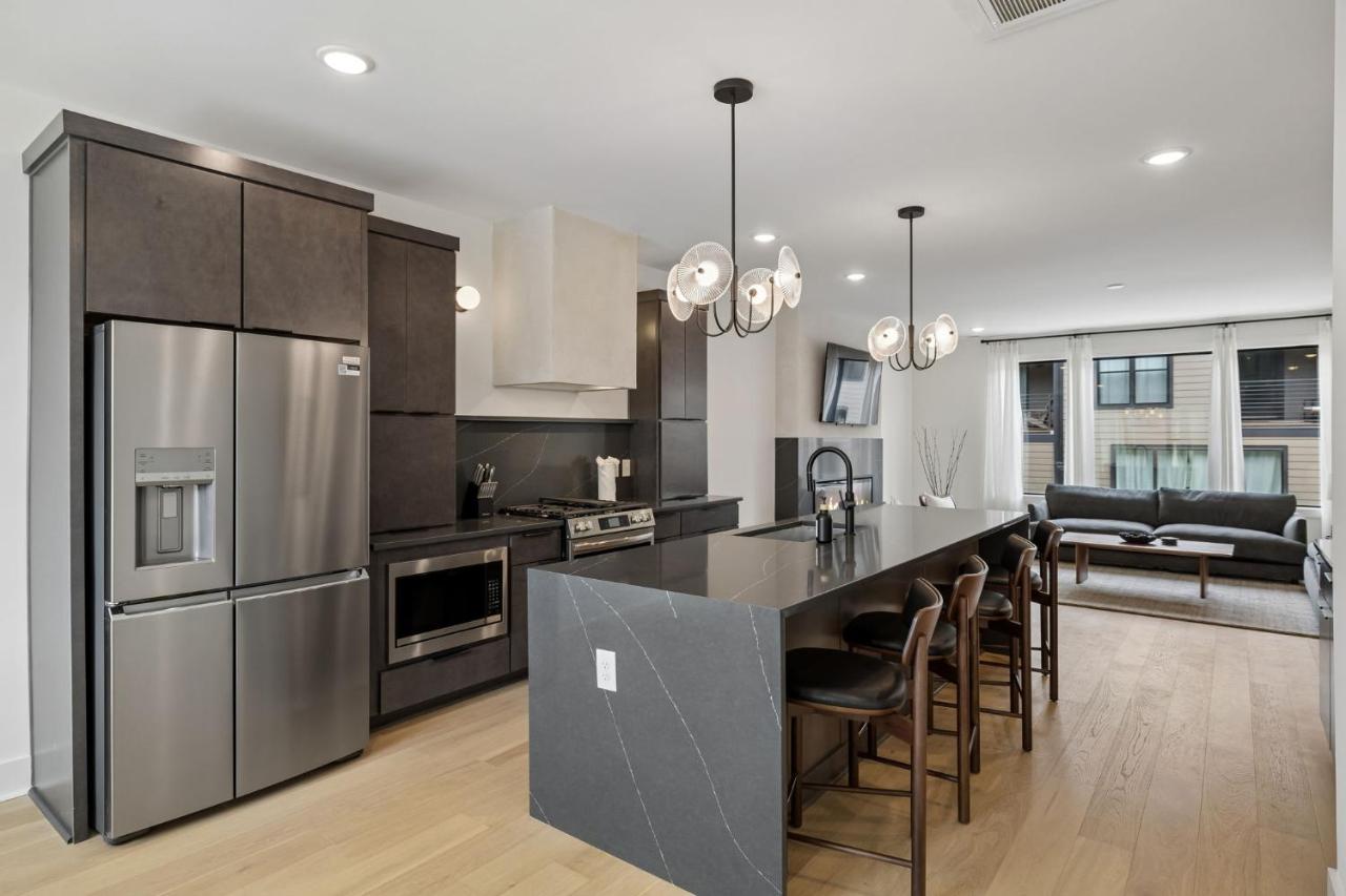 Elegant Townhome Rooftop Hot Tub & Fireplace - 2