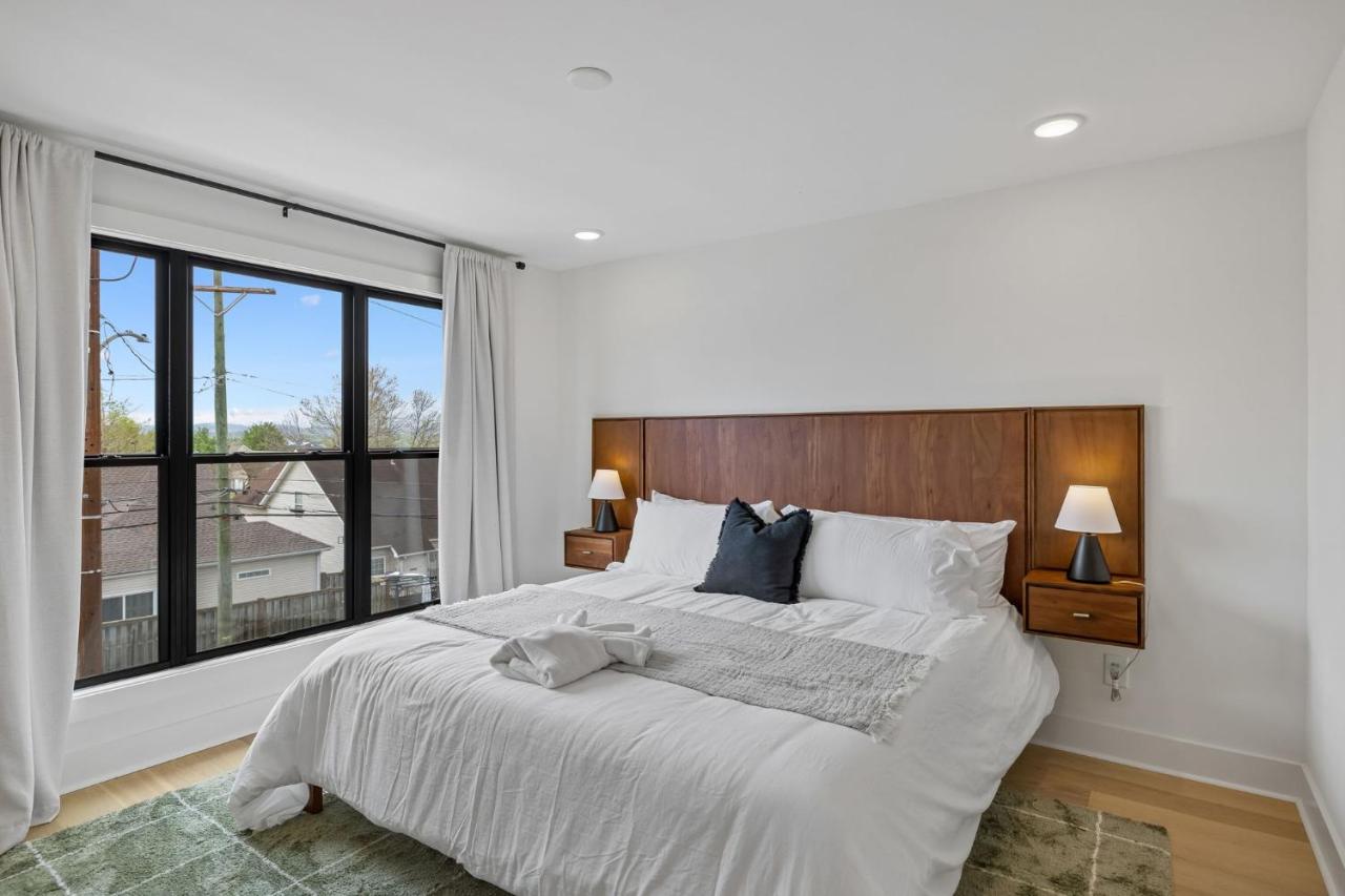 Elegant Townhome Rooftop Hot Tub & Fireplace - 4