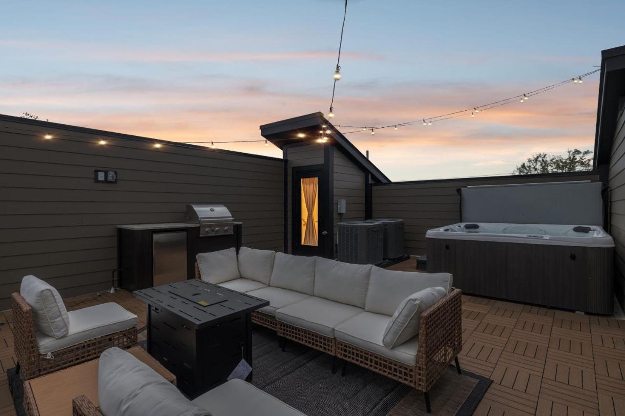 Elegant Townhome Rooftop Hot Tub & Fireplace - 5