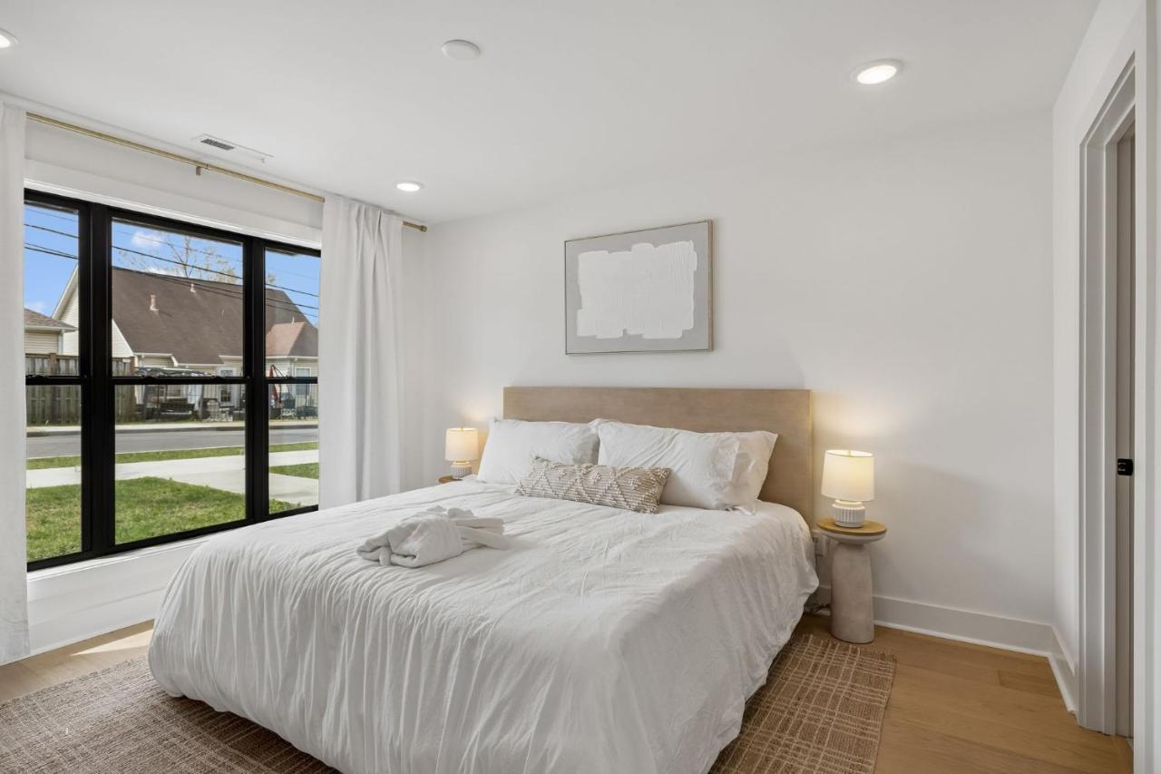 Modern Townhouse Rooftop Hot Tub & Fireplace - 4