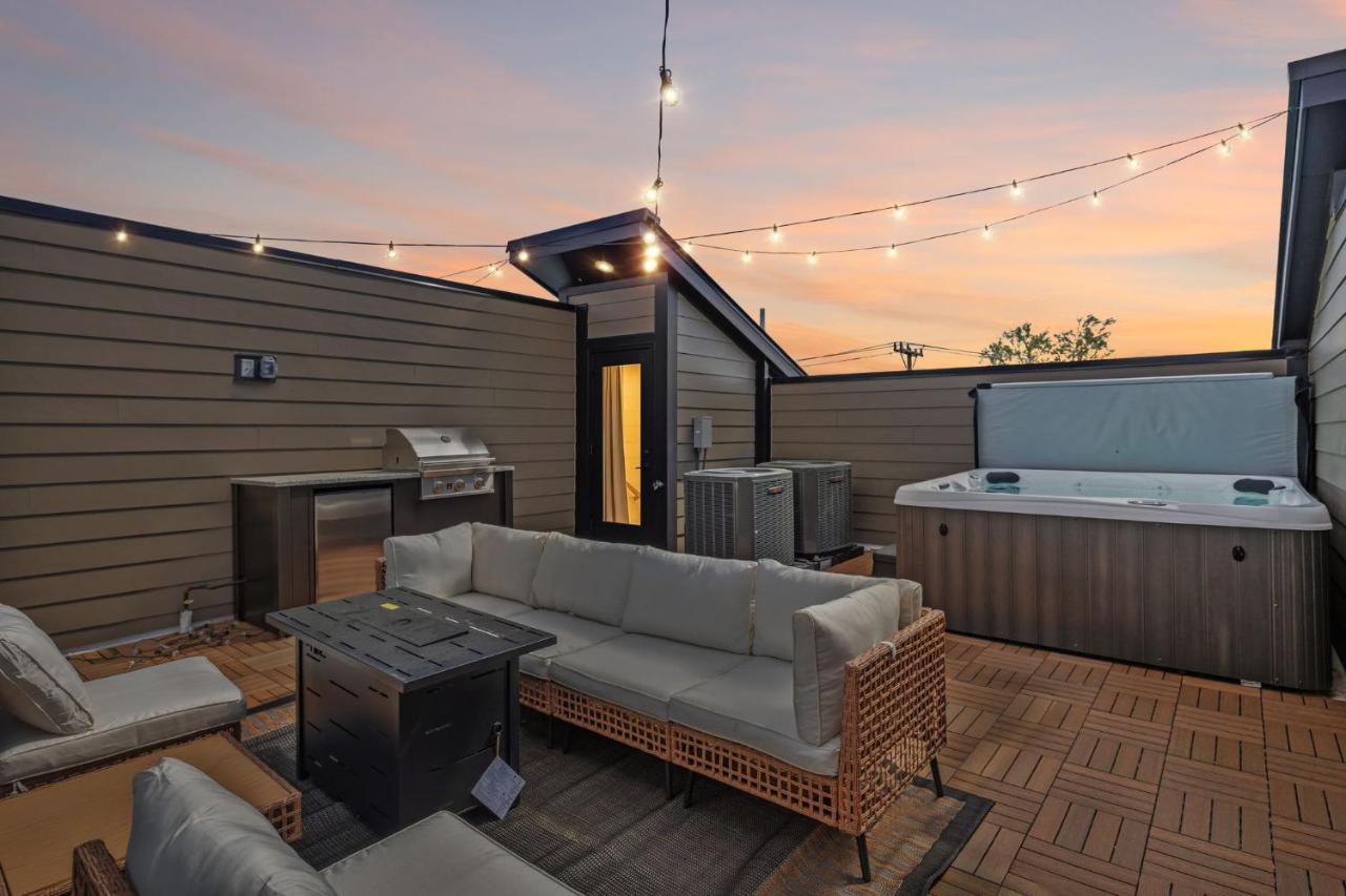 Trendy Townhouse Rooftop Hot Tub & Fireplace - 5