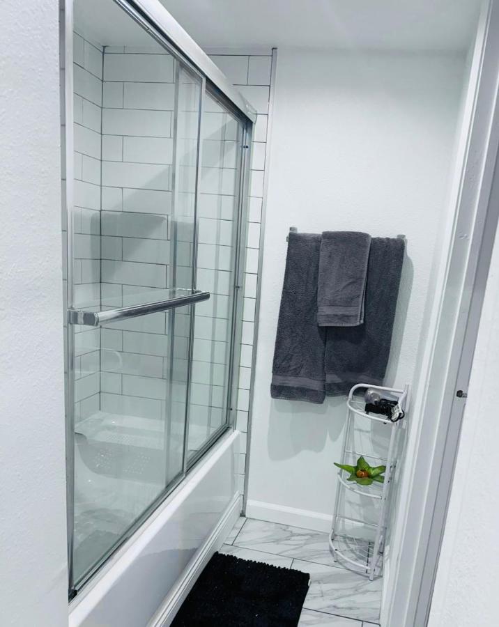 Larchmont studio apartment - 5