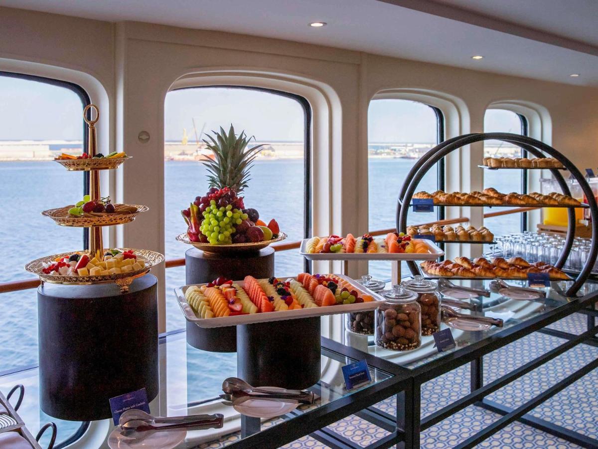 Queen Elizabeth 2 Hotel - 4