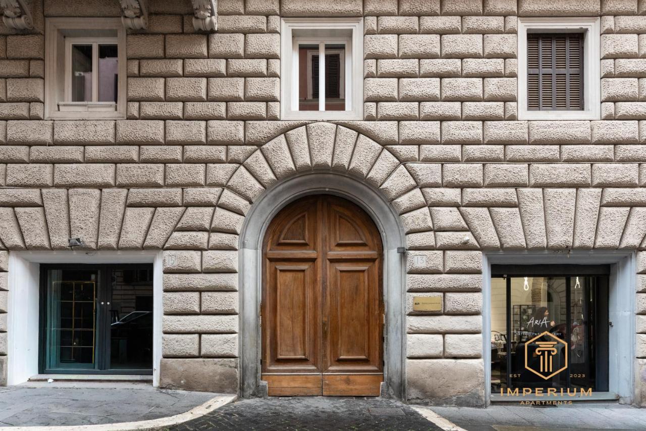 Historic Center Loft - 5min to Colosseum, 300mt to Metro, Pvt Balcony, A-C - 5